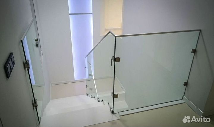 Стеклянное ограждение лестницы