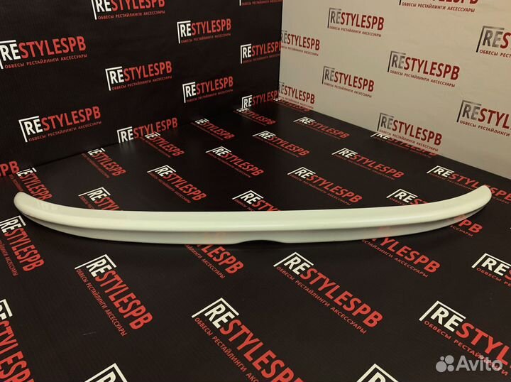 Спойлер на крышку багажника Toyota Camry 40 Белый