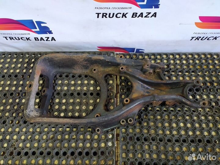 81436400247 Кронштейн переднего амортизатора