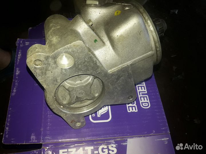 Насос гидроусилителя руля на Мерседес 123