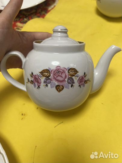 Заварочный чайник и сахарница