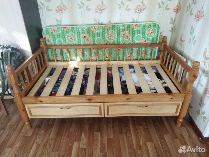 Кровать