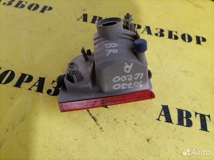 Отражатель в бампер задний правый Toyota Land