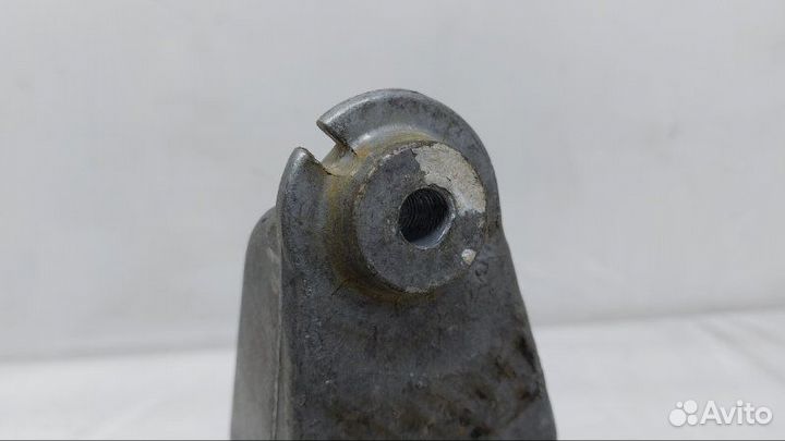 Кронштейн двигателя правый Mercedes-Benz C W204