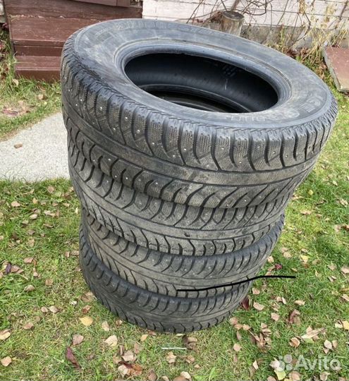 Bridgestone Ice Cruiser 7000 215/70 R16 и 215/70 R16