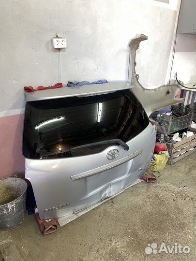 Дверь багажника toyota corolla fielder 144