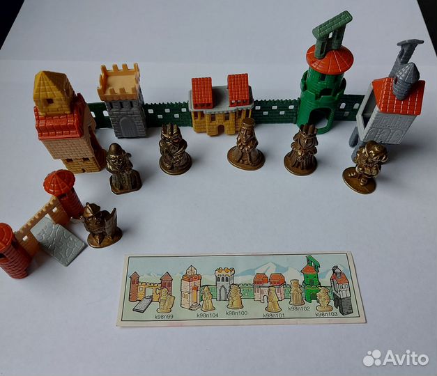 Коллекция из киндер сюрприза 90-х башни