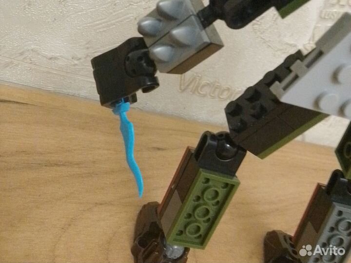 Lego робот с крыльями но не летает