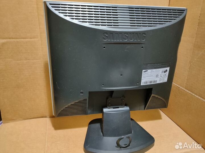 Монитор Samsung SyncMaster 710v