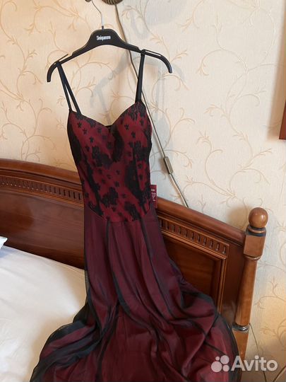 Платье вечернее, праздничное