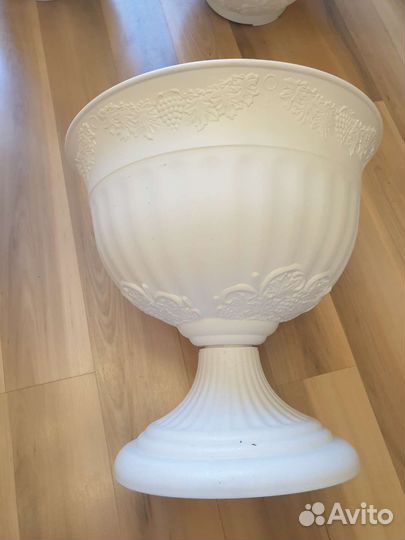 Большой цветочный горшок