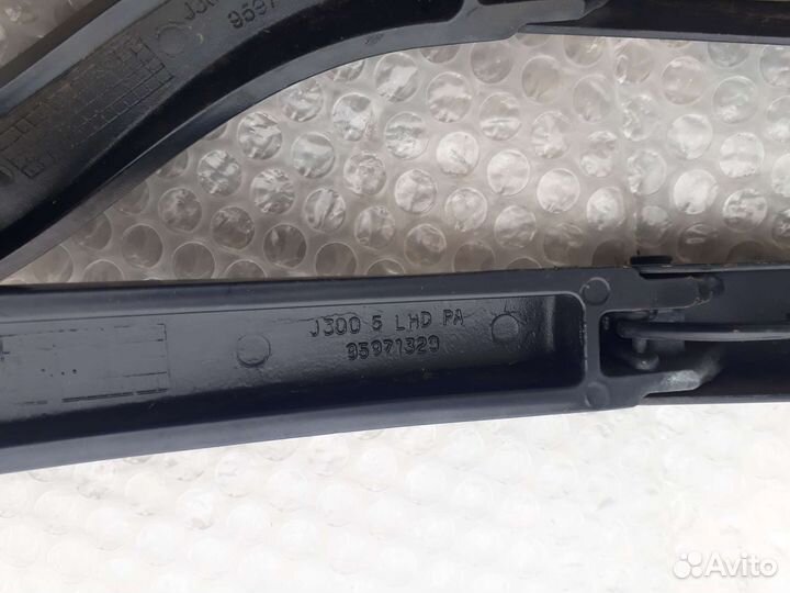 Поводок дворников передний Chevrolet Cruze