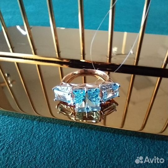 Кольцо красное золото с топазами и фианитами