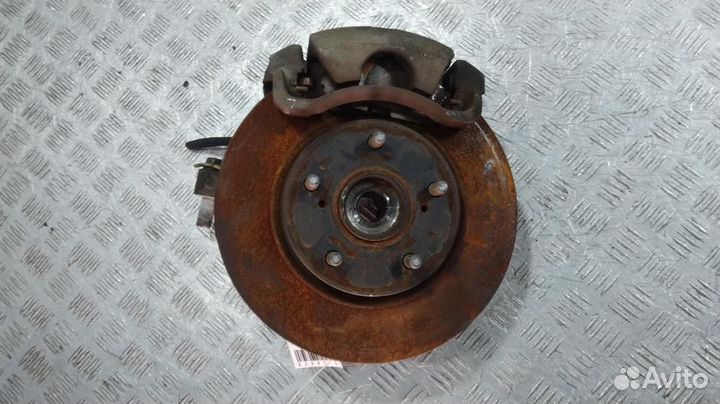 Кулак поворотный правый Toyota Voxy R70 (07-10)