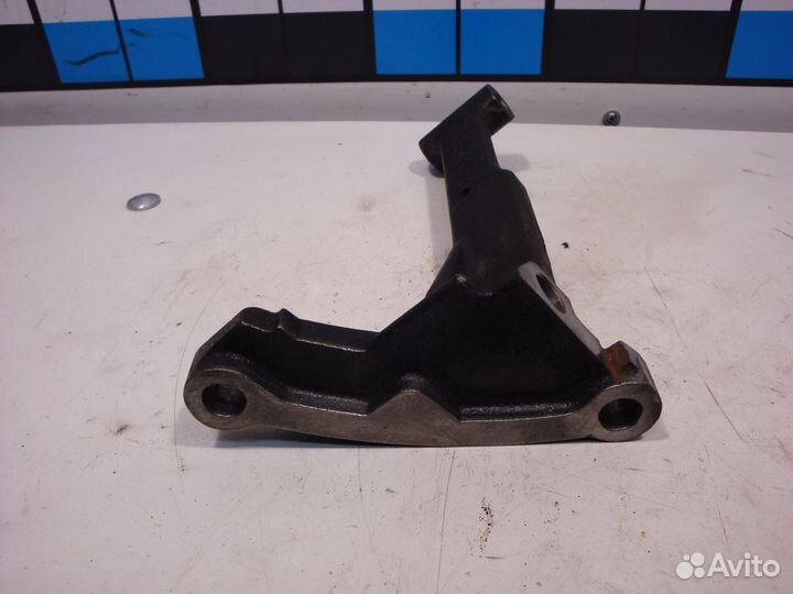 Кронштейн двигателя Toyota Corolla Verso 2AD-FTV