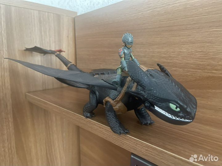 Дракон Беззубик и Иккинг, фигурки из кинотеатра