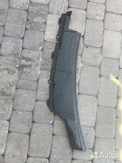 Водосток лобового стекла правый mazda 3 bl