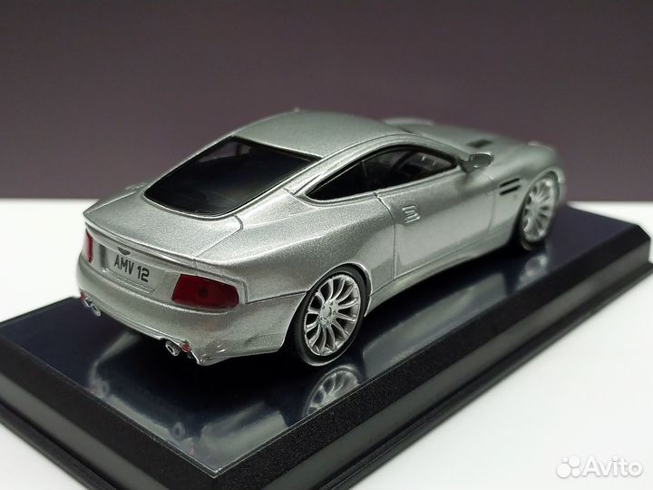 1:43 Aston Martin V12 Vanquish 2001
