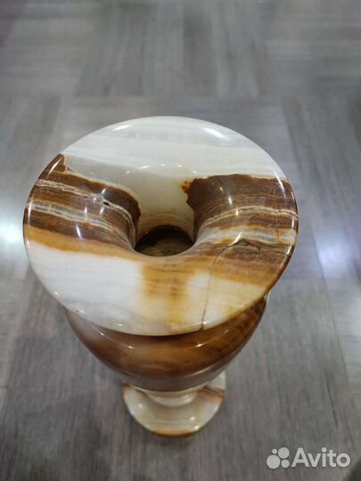 Ваза из оникса высотой 30 см