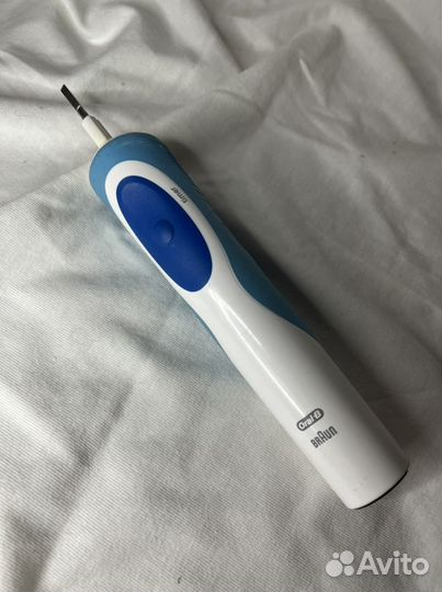 Электрическая зубная щетка Oral B