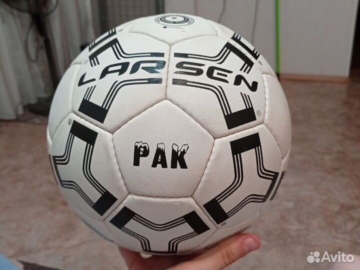 Футбольный мяч Larsen