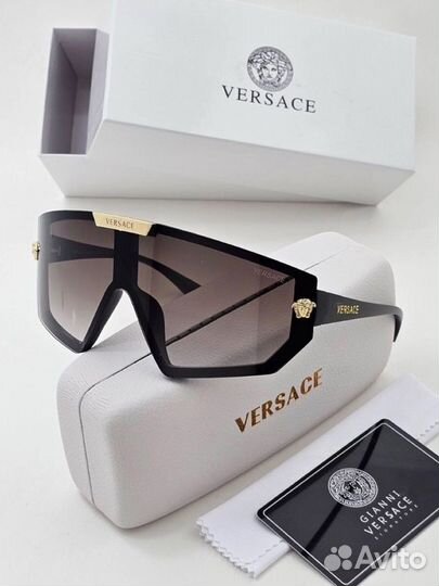 Солнцезащитные очки versace