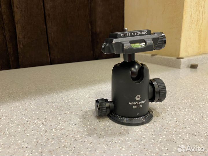 Штативы и головки Benro и Vanguard