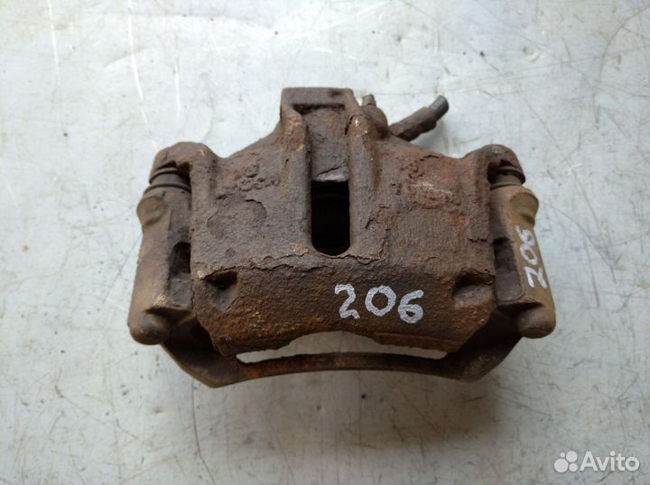 Суппорт передний левый Пежо 206