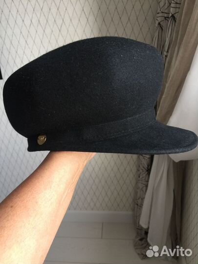 Кепка / шляпа с козырьком