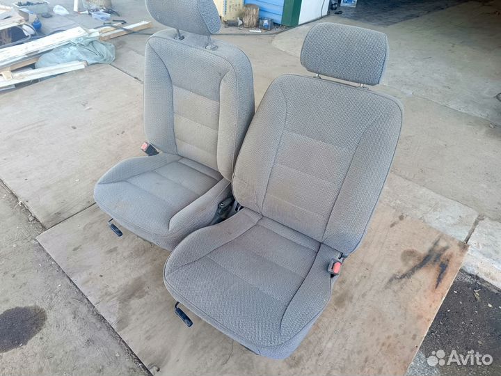 Сиденья передние Honda vigor