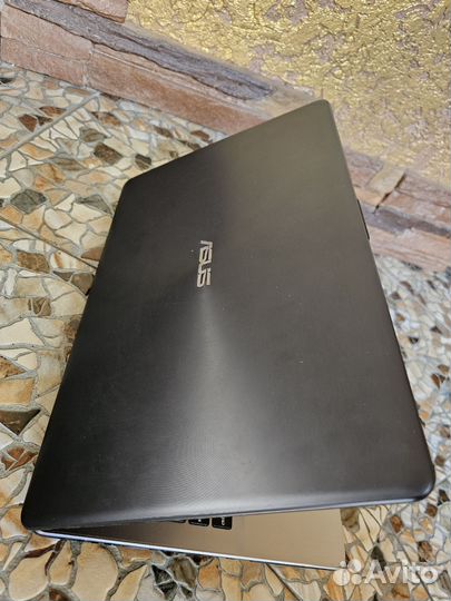 Игровой Asus/FullHD/Core i3-8130/MX130/SSD 1TB