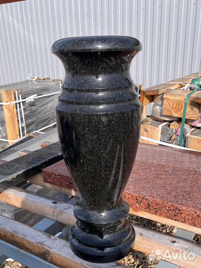 Гранитные вазы