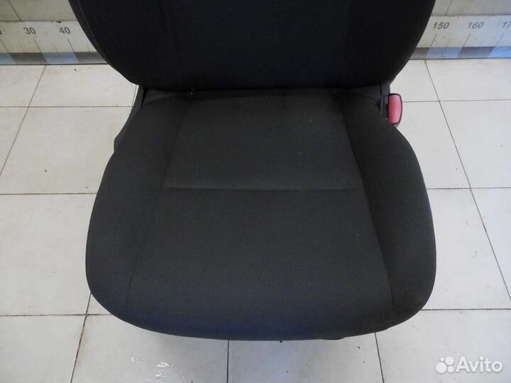 Сиденье переднее правое Fluence 2010