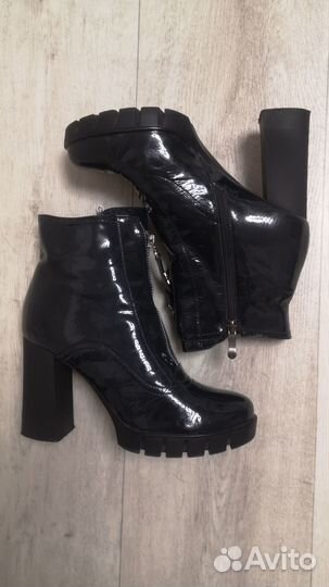 Ботильоны лаковые