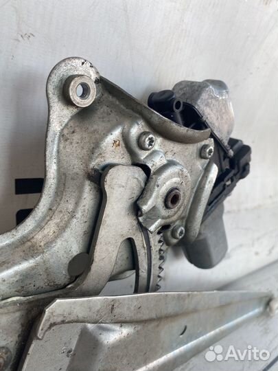 Toyota Camry v50 Стеклоподъемник задней двери