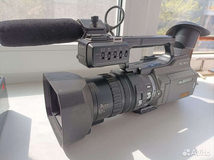 Профессиональная видеокамера Sony PD170