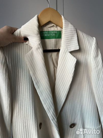 Молочный пиджак Benetton