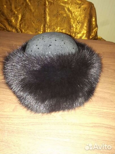 Женские меховые шапки