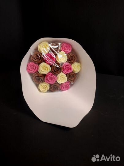 Букет - 19 Роз из Белого и Молочного Шоколада