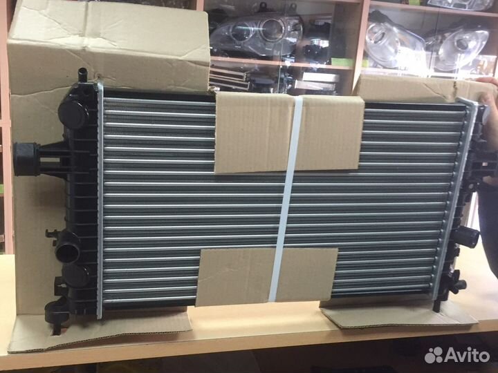 Радиатор охлаждения Опель Астра / Зафира