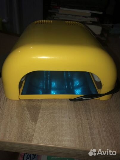 Ультрафиолетовая лампа для ногтей