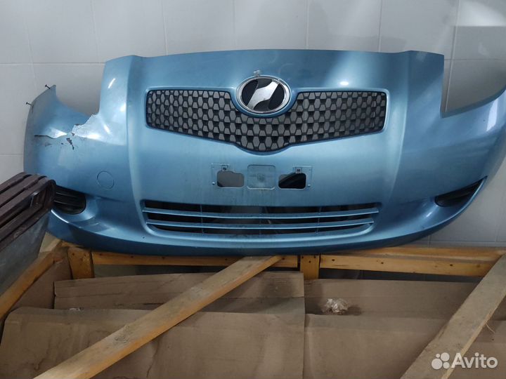 Бампер передний Тойота vitz