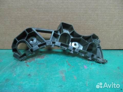 Кронштейн переднего правого крыла Volkswagen
