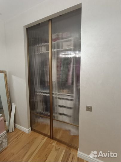 Перегородки межкомнатные из рифлёного стекла