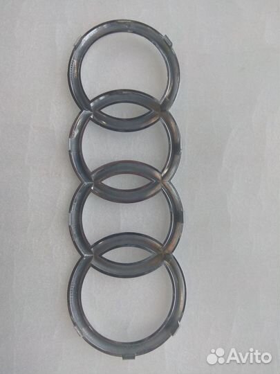 Эмблема решетки радиатора ауди