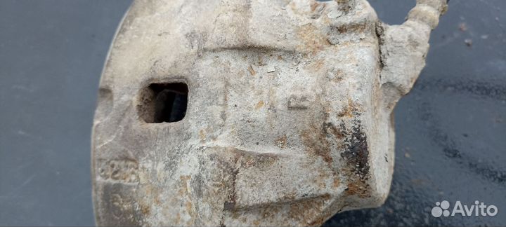 Суппорт правый mitsubishi rvr 92-97