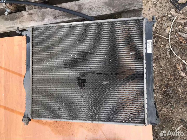 Радиатор охлаждения с вентилятором Рено Логан