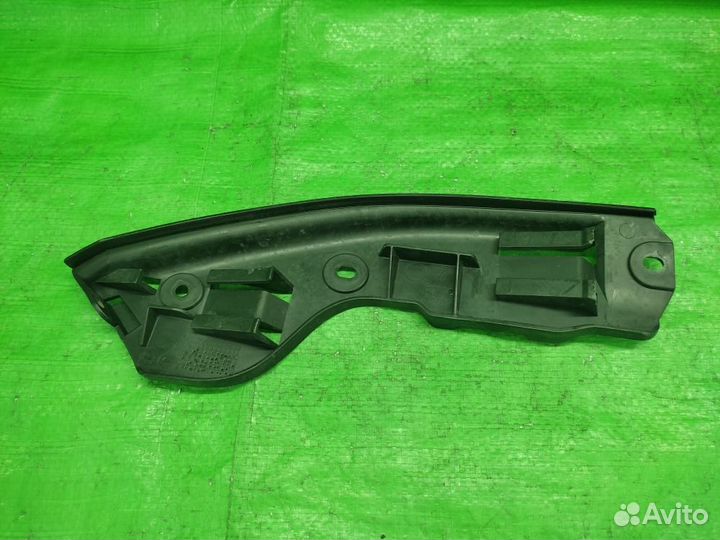 Направляющая бампера лев. зад. Volkswagen Touareg