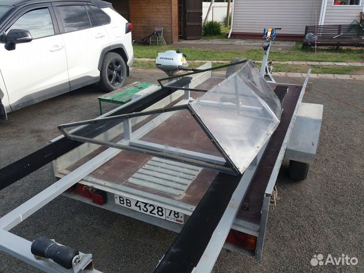 Продам стекло на моторную лодку