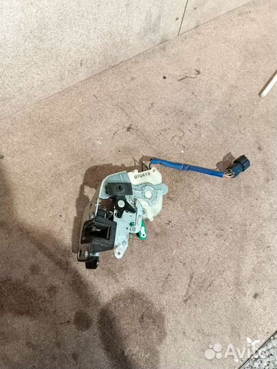 Замок задней правой двери. Kia Sorento 1